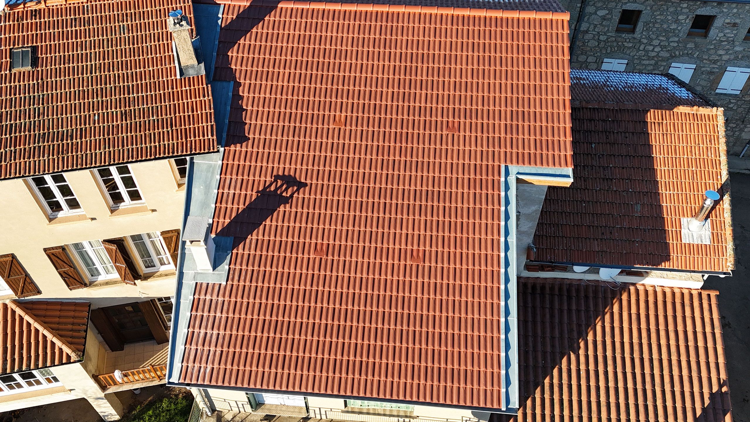 Finition zinguerie d'une toiture par SF Toiture