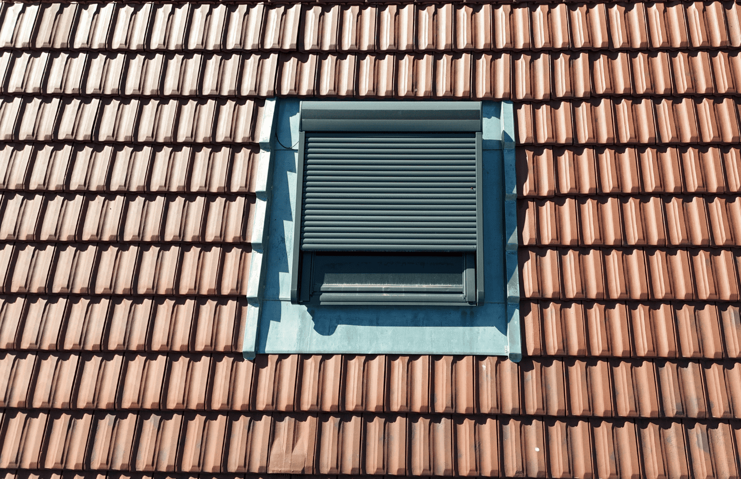 Fenetre-de-toit-velux-abergement-zinc-mornand-en-forez
