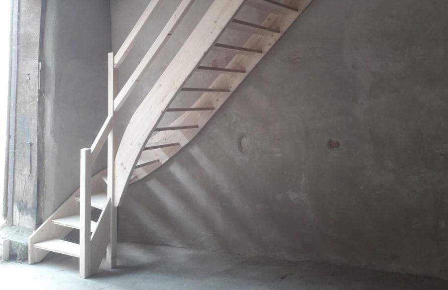 Création d'un escalier en bois 3 plis à Chalain-le-Comtal