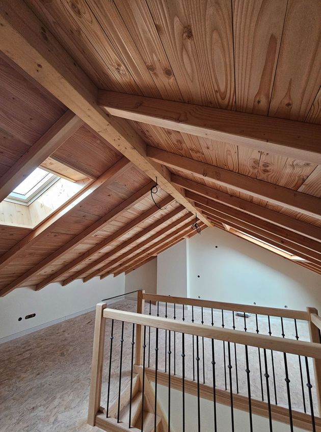 Charpente apparente et isolation par l'extérieur sarking