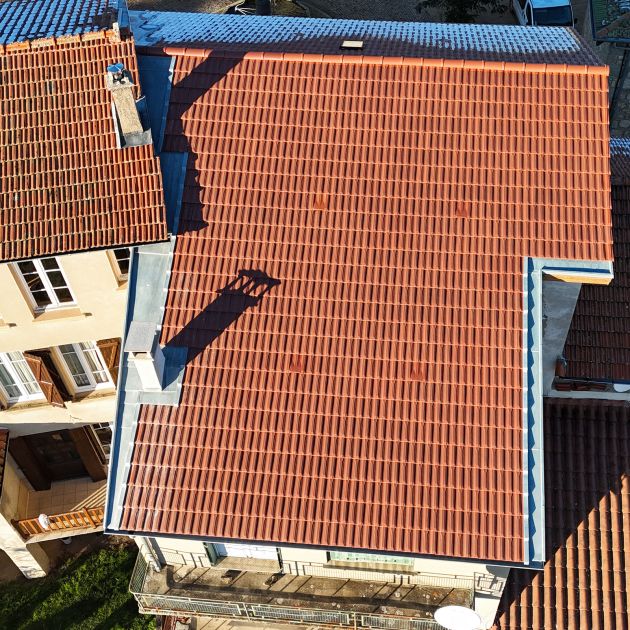 Pose de couverture avec tuiles standards